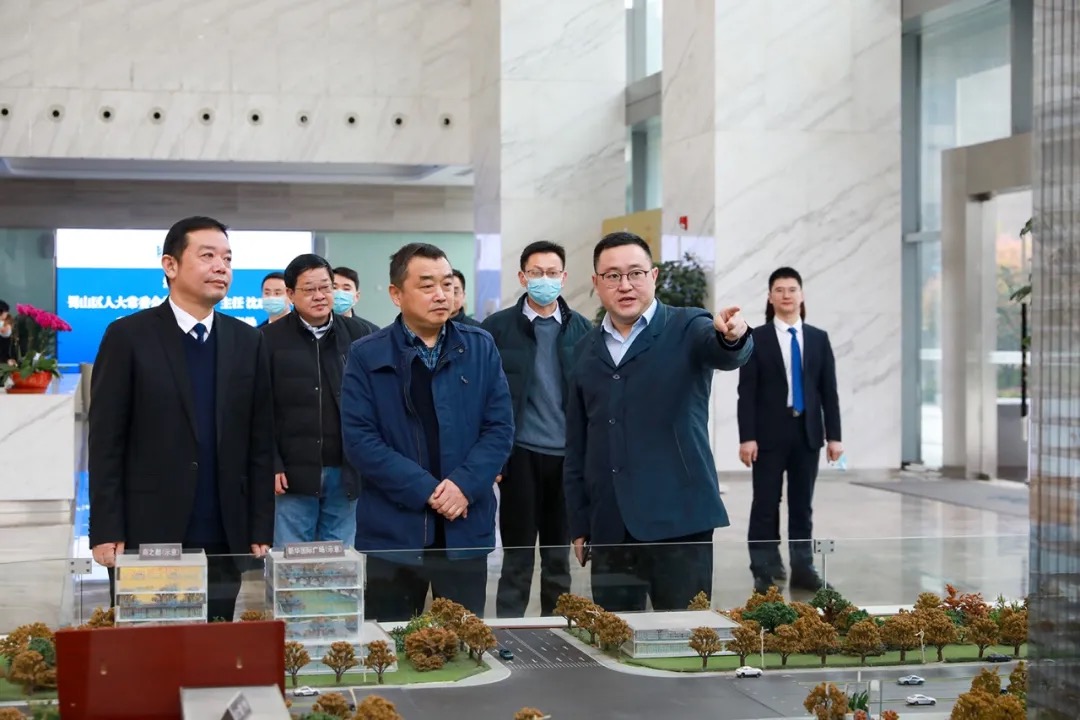 合肥市蜀山區(qū)人大常委會(huì)主任沈成富一行深入新華控股集團(tuán)和華地集團(tuán)調(diào)研指導(dǎo)！