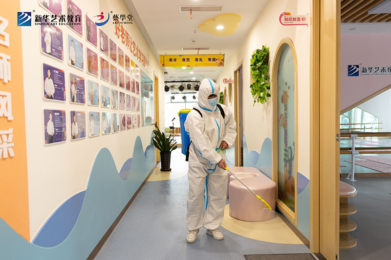 筑牢“防疫墻”，護好“一校人”